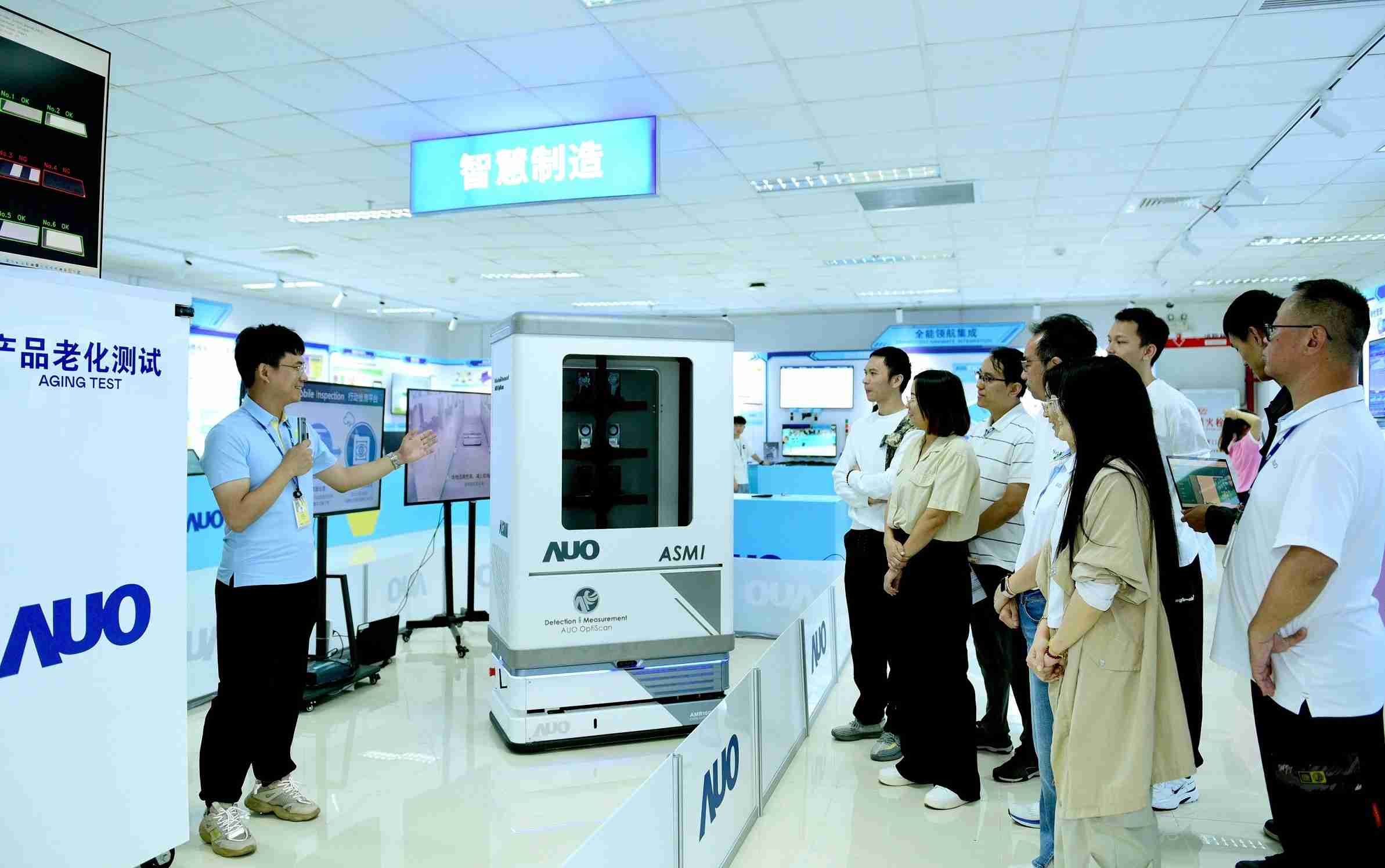 蓝狮在线厦门将5G+ABC技术串联生产管理全流程，，，打通研发、、采购、、、生管、、、制程、、、、设备、、、质量等产品全生命周期制造流程，，完成数字化设计、、、、智慧供应链、、、、智能座舱、、、、全流程设备管理、、、、数据驱动优化、、智慧在线检测、、、智慧品管等自适应生产模式升级